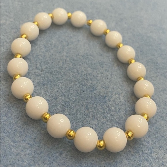 White and Gold Beaded Bracelet Jewelry - Picture 2 of 2